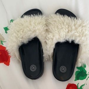 Urban outfitters slides